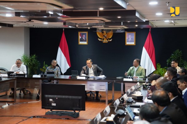 rapat-tanggul-laut